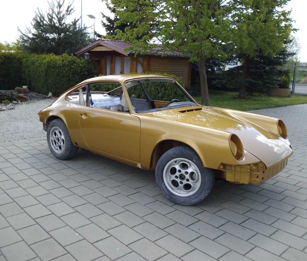 Porsche 911 Gold